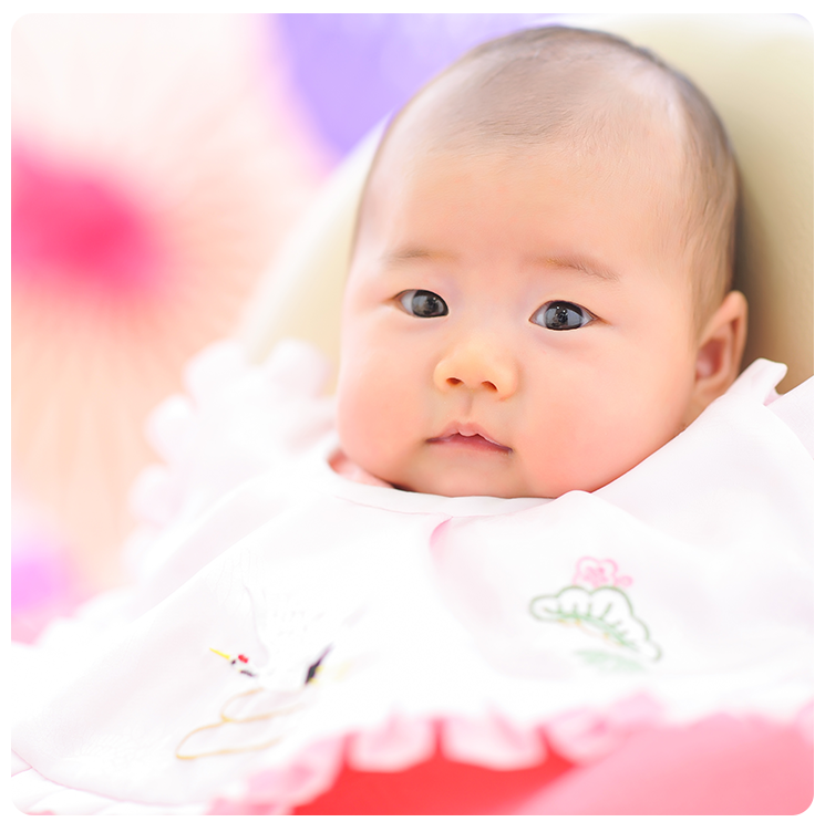 お宮参りの赤ちゃんの写真