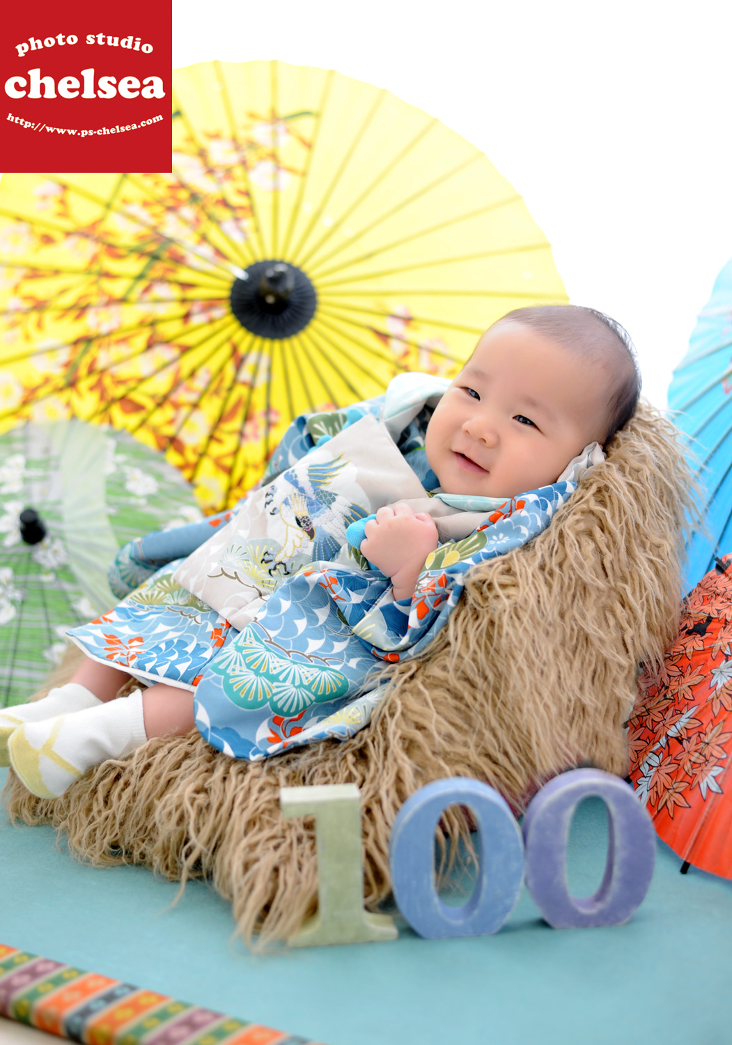 笑った顔が最高に可愛い赤ちゃんです 百日記念のお客様です フォトスタジオチェルシー埼玉県入間市のおしゃれな写真館