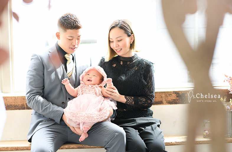 家族写真もおしゃれ 自然光アンティークスタジオで100日撮影 フォトスタジオチェルシー埼玉県入間市のおしゃれな写真館