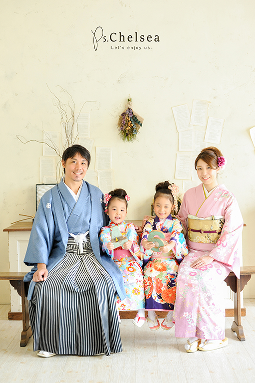 着物と袴でお祝い 照れ笑顔が可愛い七五三7歳 フォトスタジオチェルシー埼玉県入間市のおしゃれな写真館