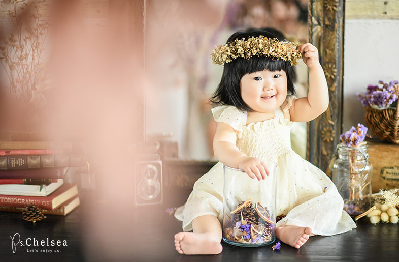 持込のワンピース 花冠もかわいい 1歳バースデー写真 フォトスタジオチェルシー埼玉県入間市のおしゃれな写真館
