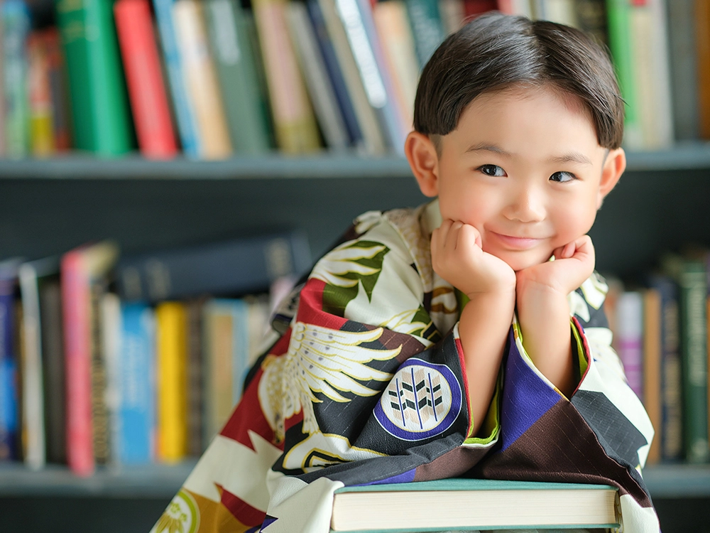 笑う5歳男の子