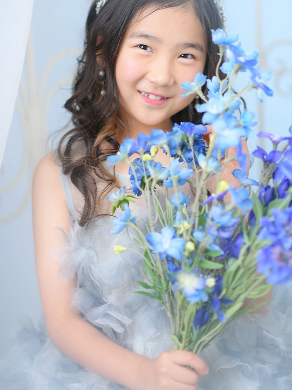 大笑いの7歳女の子 七五三